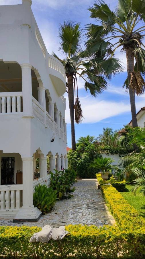 Dulaa Deema Residence Brufut Heights Tranquil Exteriér fotografie