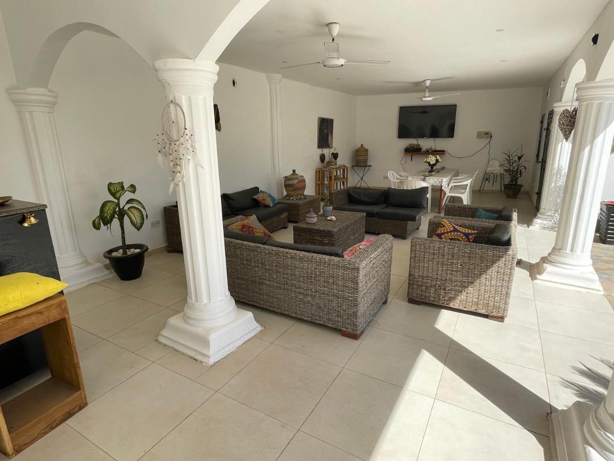 Dulaa Deema Residence Brufut Heights Tranquil Exteriér fotografie